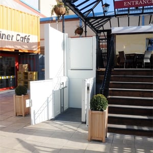 Outdoor platform lift